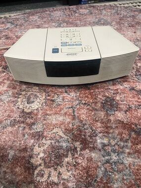 Bose Wave Radio/CD Player in Cream with Black Display